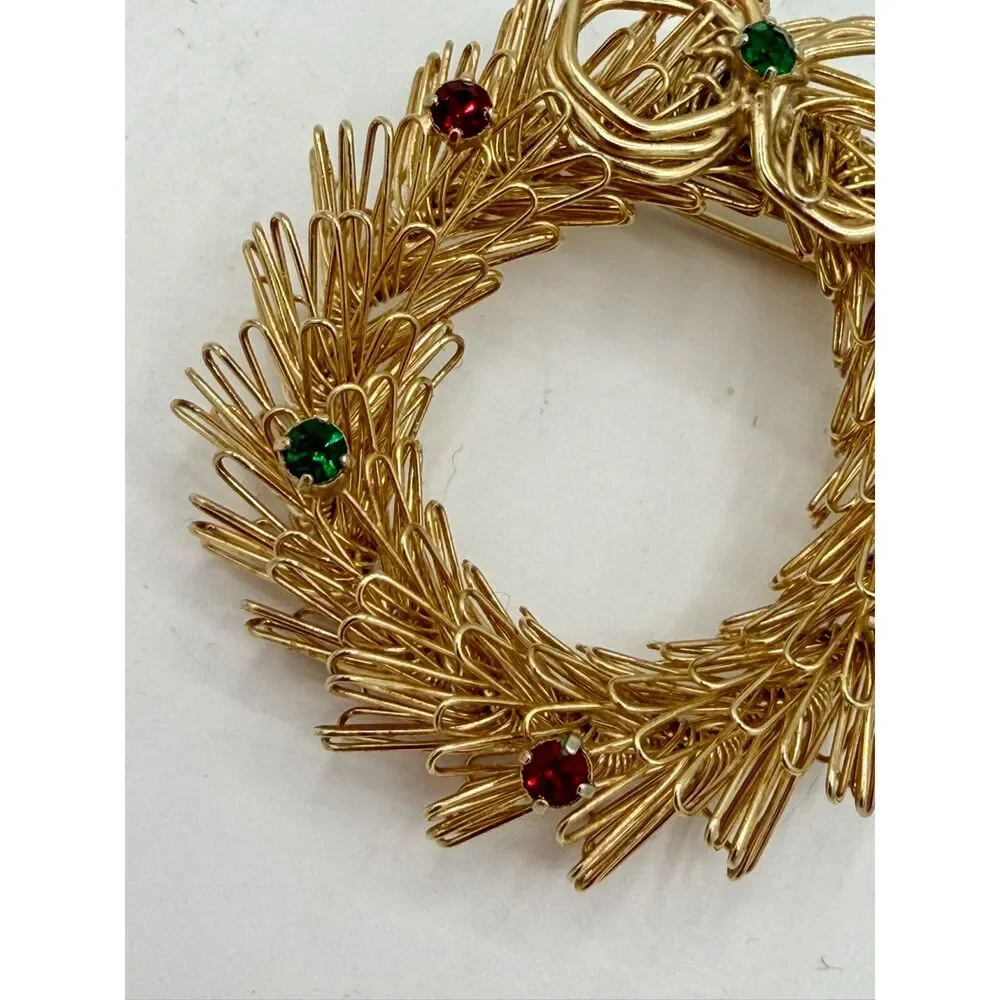 Vintage Gold Tone Wire Wreath Brooch with Rhinestones